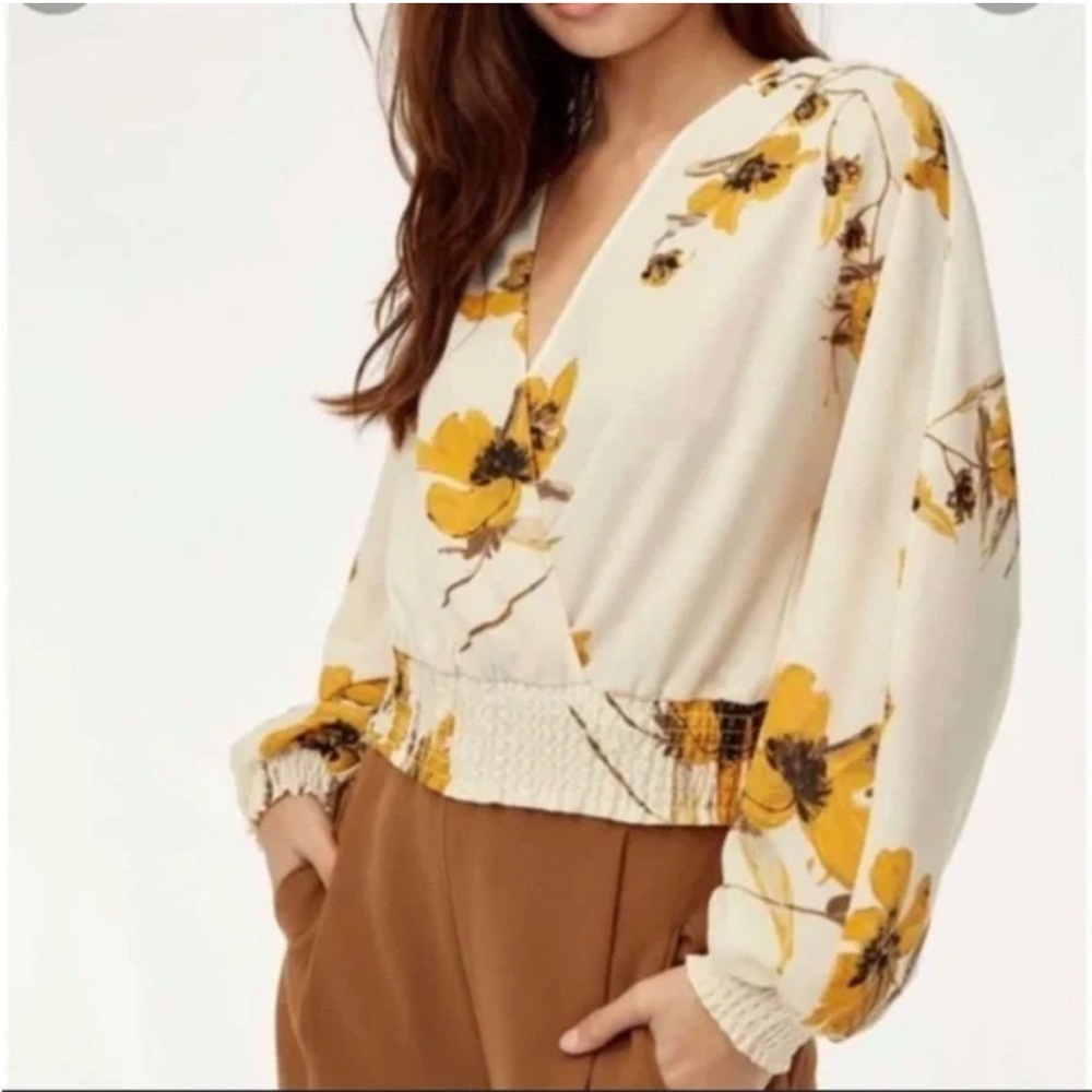 Aritzia Wilfred Reign Blouse Cream Yellow Floral Cropped Long sleeve S